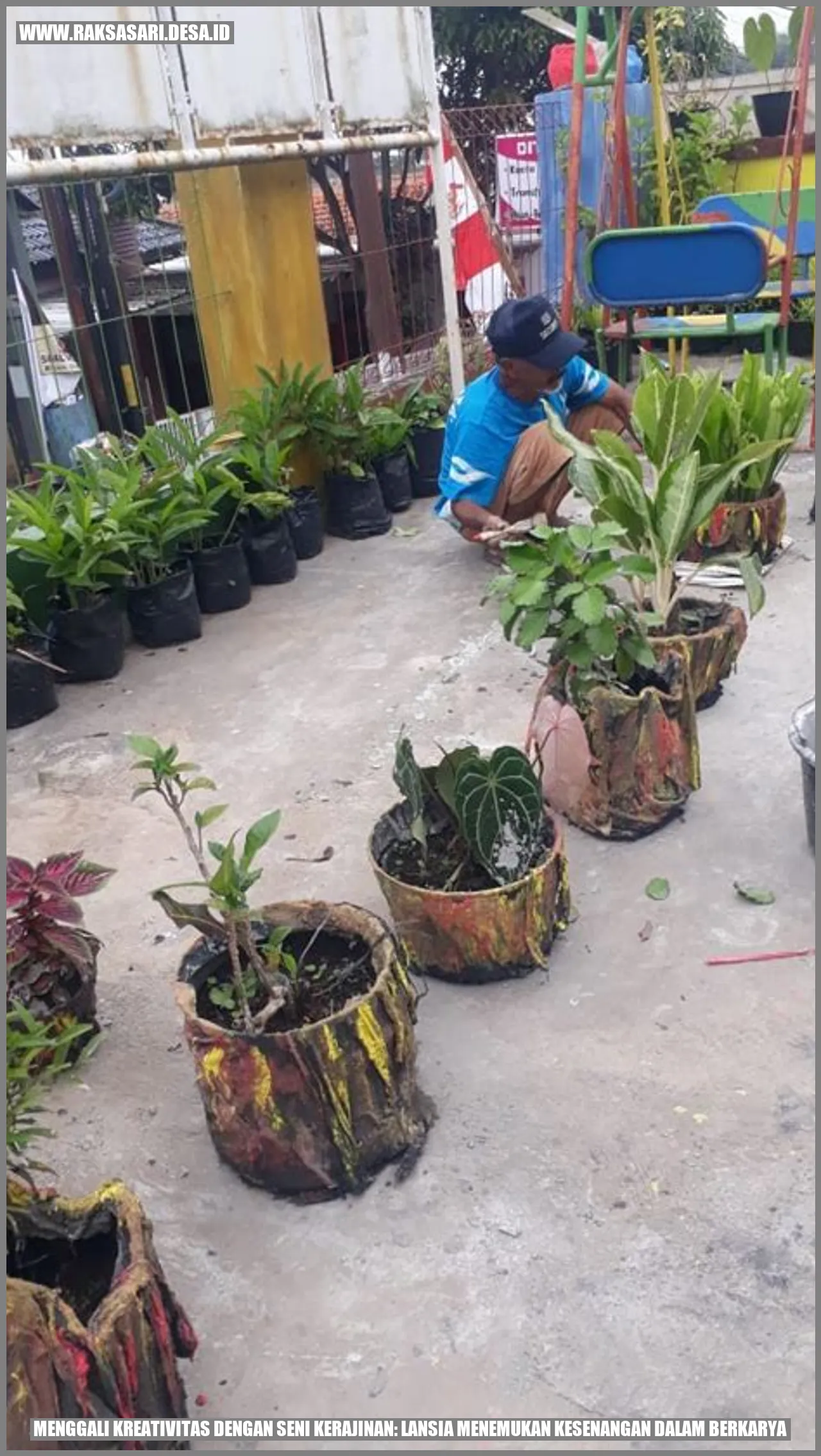 Lansia Berkarya Seni Kerajinan