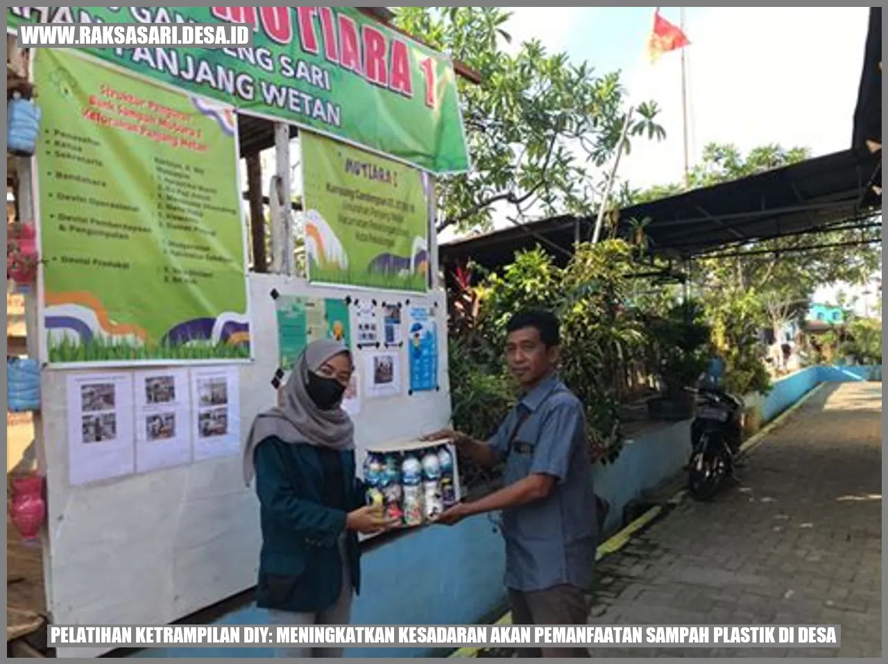 Pelatihan Ketrampilan DIY: Meningkatkan Kesadaran akan Pemanfaatan Sampah Plastik di Desa