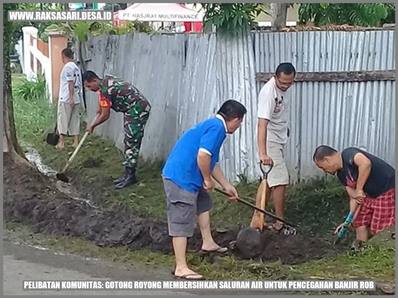 Pelibatan Komunitas: Gotong Royong Membersihkan Saluran Air untuk Pencegahan Banjir Rob