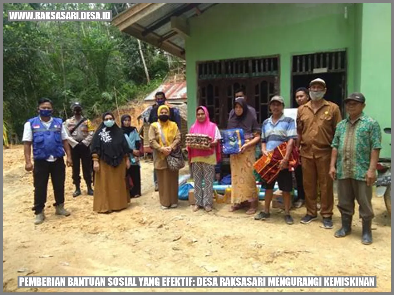 Pemberian Bantuan Sosial yang Efektif: Desa Raksasari Mengurangi Kemiskinan